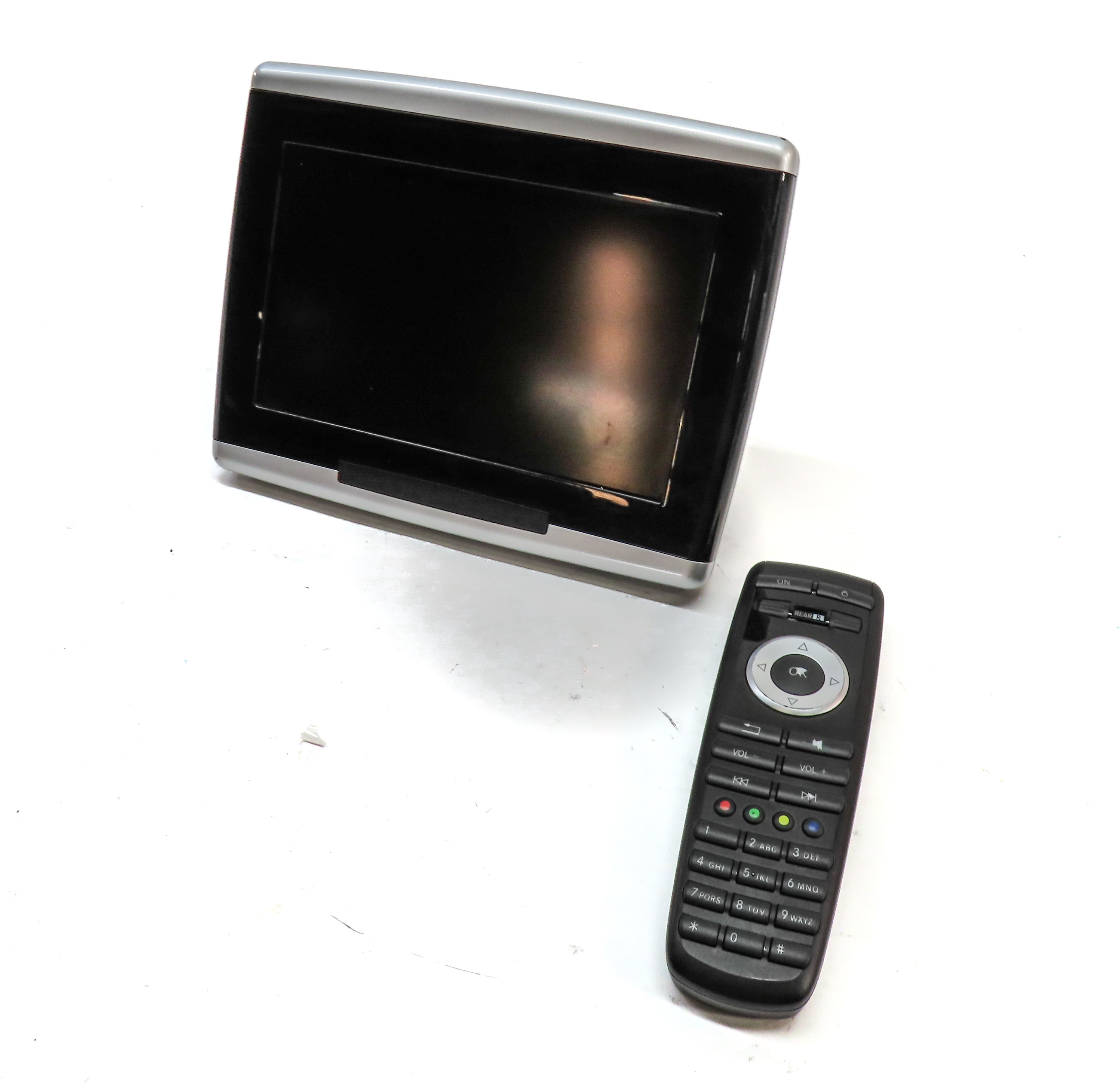 09 GL320 GL450 GL550 GLK350 ML320 ML350 ML550 REAR VIDEO SCREEN w/REMOTE SET/2 — exact item pictured